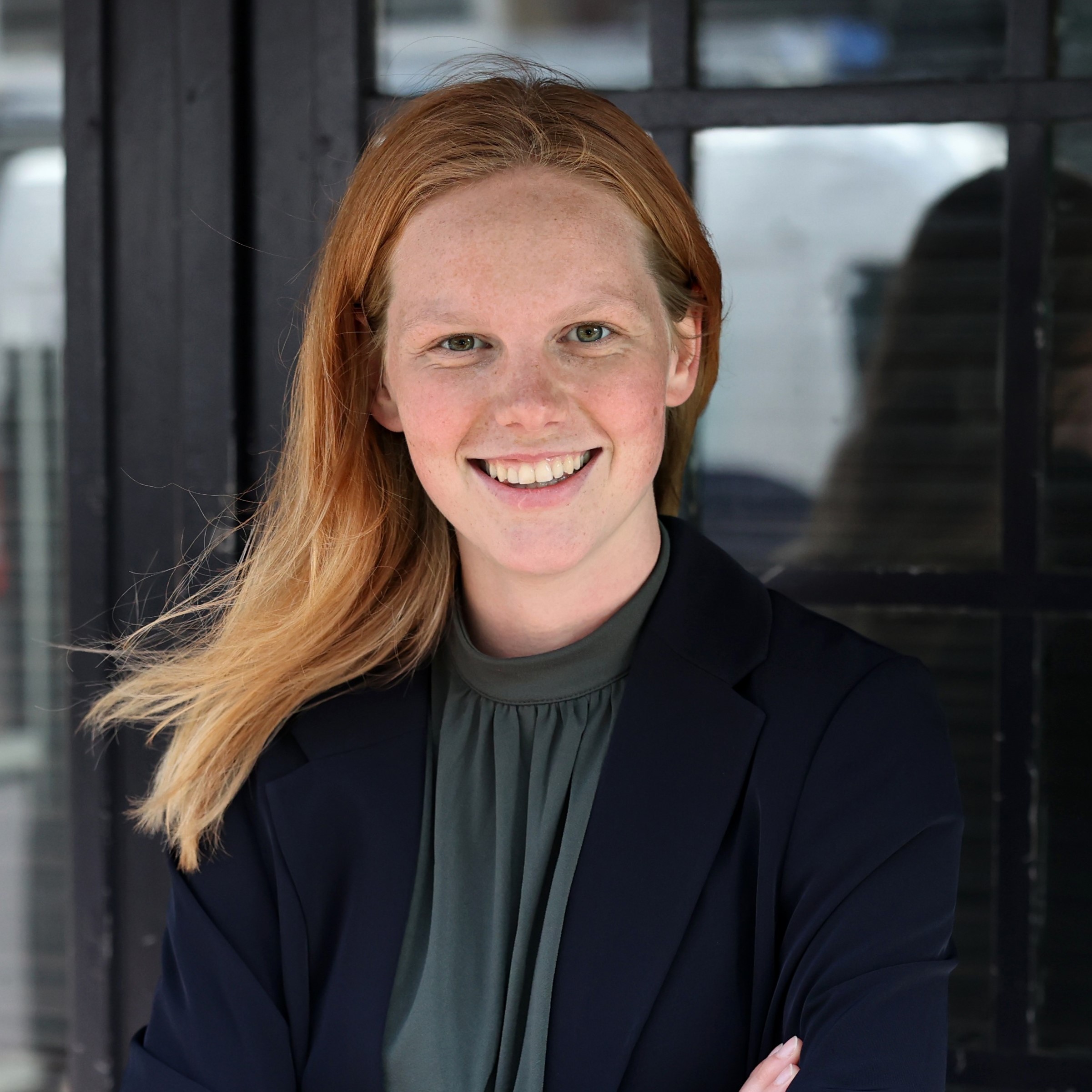 aline-du-plessis-data-gis-analist-novisense Portretfoto van Aline du Plessis, de ZZP Data- en GIS-analist achter NoviSense, die gespecialiseerd is in vraagstukken voor lokale overheden.